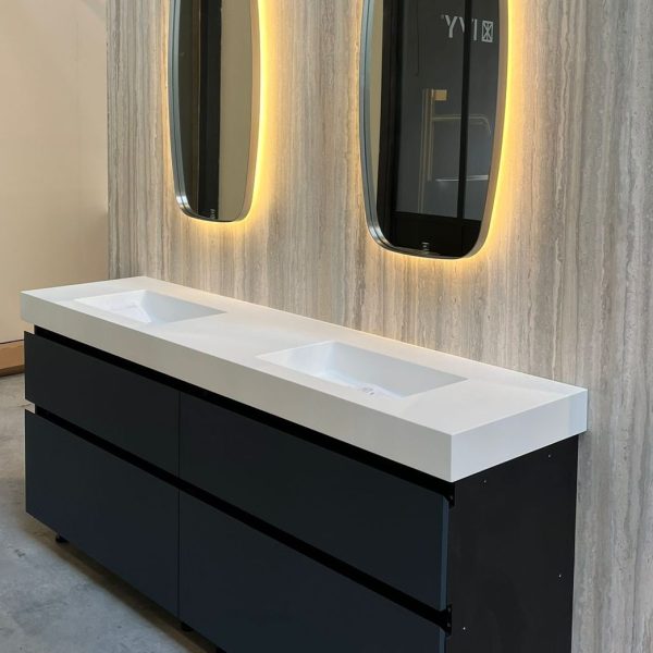 Badmeubel met wasbak van Polystone uitgevoerd in met een dubbele wasbak
