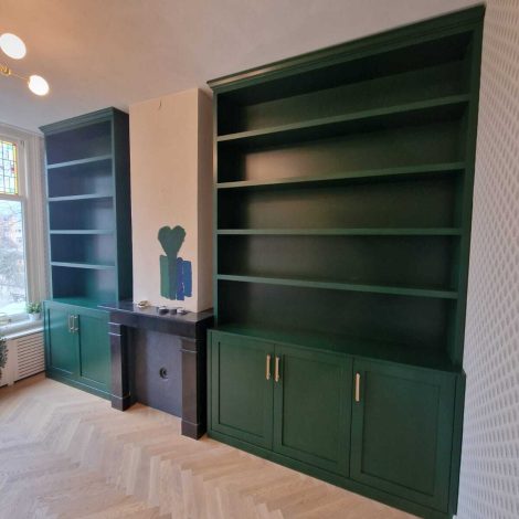 Maatwerk kast met legplanken en deuren