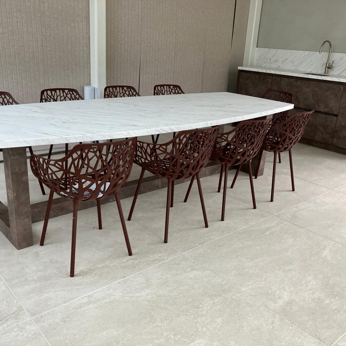Tuinkamer keuken met tafel in dezelfde stijl